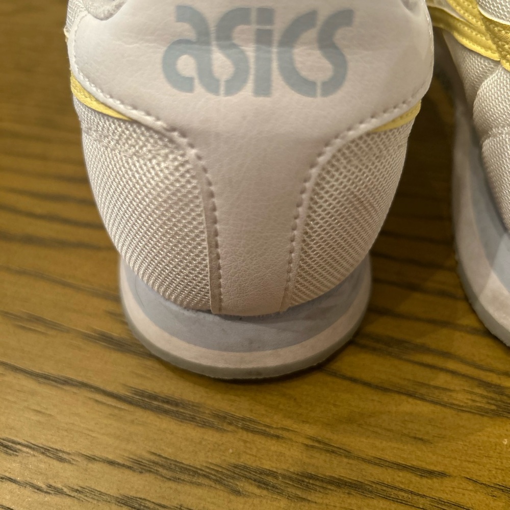 ASICS - Picture 6 of 8